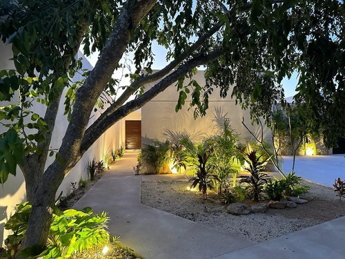 Casa De Una Sola Planta Con Piscina En Cholul Yucatán