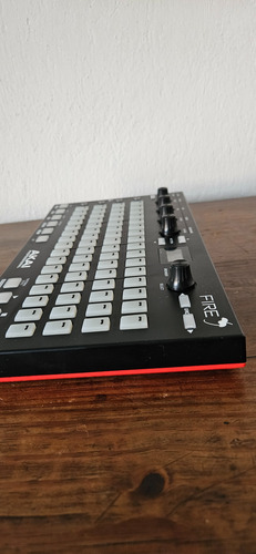 Akai Fire Negro (Usado)