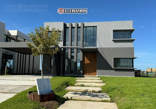 Casa En Venta En El Barrio Costas, Puertos / Escobar