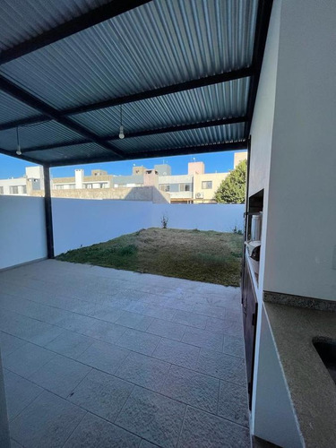 Imagen 22 de 22 de Duplex - 3 Dorm ( 1 En Suite ) - Escritorio - Calefacción Central