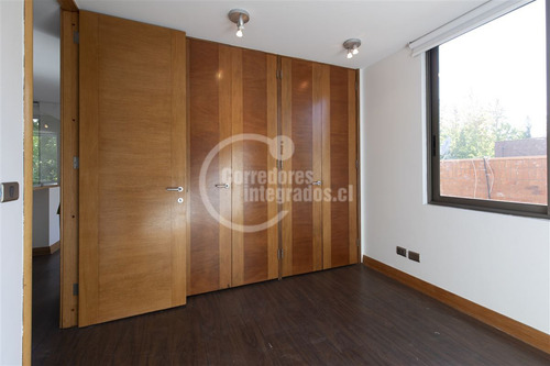 Casa En Arriendo De 5 Dorm. Golf De Manquehue
