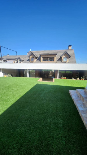 Casa Aislada Con Vista A La Precordillera 4d 3b