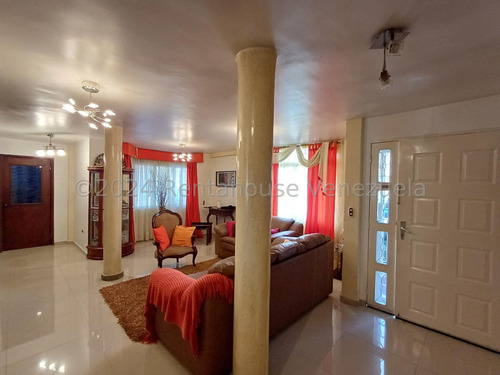 Venta De Townhouse En Villas Geicas Maracay Aragua 24-19067 Irr