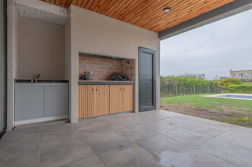 Casa 4 Ambientes En El Canton Golf - Pg