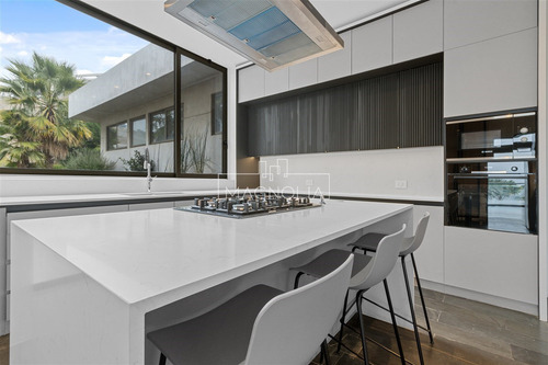 Casa En Arriendo De 7 Dorm. En Lo Barnechea