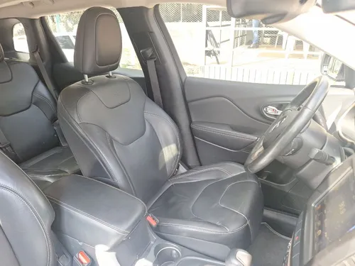 Jeep Cherokee LONGITUDE PLUS 3,2 AT 4X4