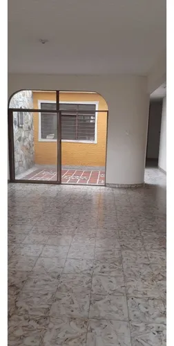 Venta De Casa Bifamiliar De 400mt2 En Los Cámbulos, Sur De Cali 8738.