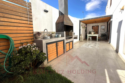 Casa Completamente Remodelada Amplia Y Cómoda En San Joaquín