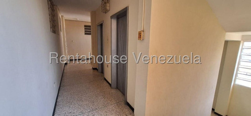 Mls #25-18251 Oportunidad, Para Remodelar!!!