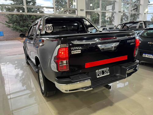 Imagen 3 de 11 de Toyota Hilux 2016 2.8 Cd Srv 177cv 4x2