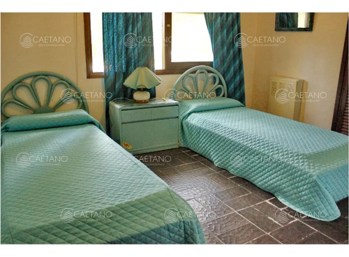 Vendo Casa 5 Dormitorios Con Piscina, Primeras Paradas Playa Mansa A 300 M Del Mar, Punta Del Este.