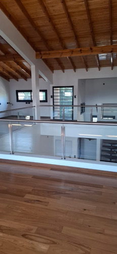 Casa 3 Amb. En Alquiler Con Cochera, Pileta. Ramos Mejía
