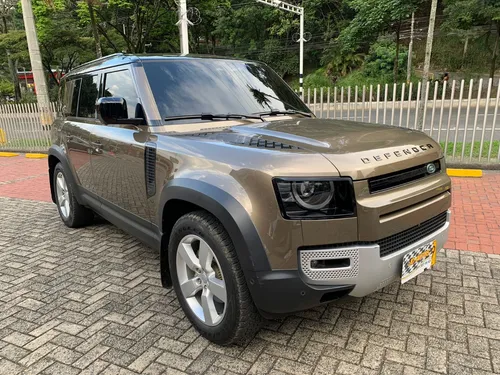 Land Rover Defender First 2021