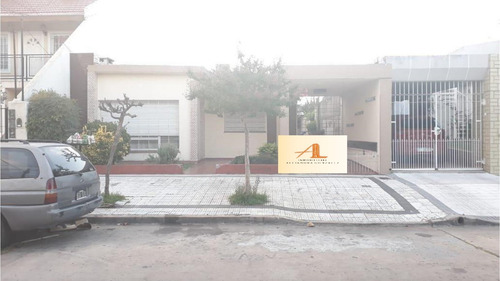 Casa En Venta De 3 Ambientes En Villa Luzuriaga