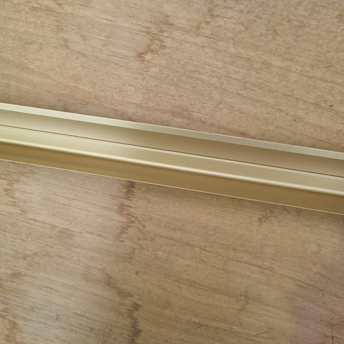 Imagen 4 de 7 de Moldura Nariz Escalon Aluminio Pisos Flotante X 2.85mts