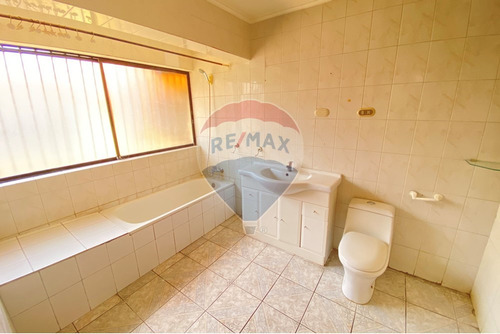 Casa En Jardines Del Sur Con Local Comercial