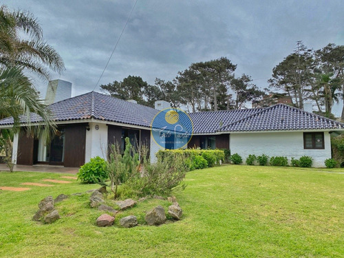 Hermosa Casa En Venta En Playa Mansa- Ref: 5929