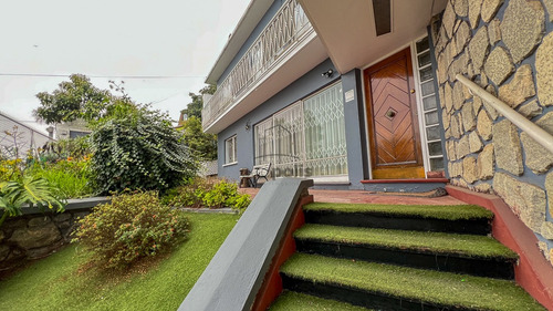 Encantadora Casa Con Diseño Clásico Y Vista Al Mar En Viña