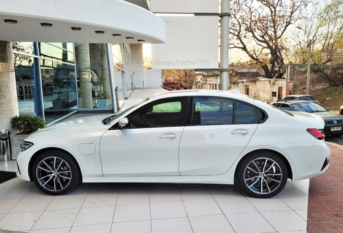 BMW Serie 3 3.0 330i Sedan Sport Line 252cv
