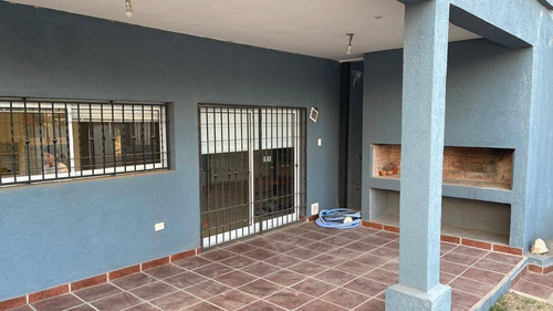 Unquillo , Venta ,hermosa Casa Dos Dormitorios , Cochera Y Piscina