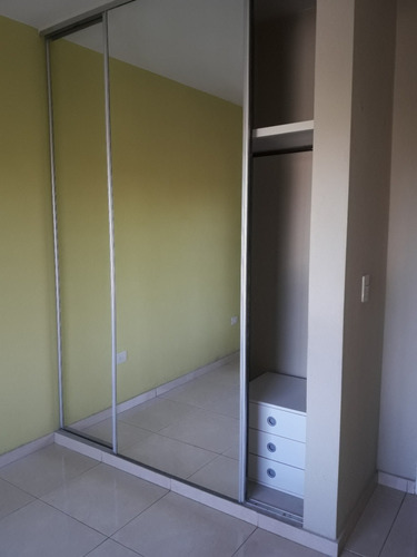 Imagen 2 de 6 de Departamento 2 Amb. Con Cochera Moreno Centro
