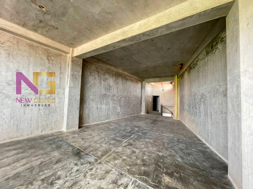 Local Comercial Ubicado En La Av. Llano Adentro