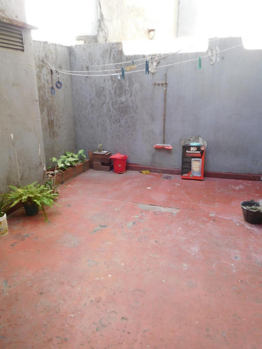 Balvanera Avda Belgrano Y Jujuy, 2 Ambientes Con 2 Patios, Ideal Inversion, Excelente Ubicacion