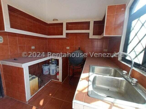 Amplia, Estilo Dúplex, 2.500 Mtrs De Terreno, Además, Cuenta Con Un Chalet De 170 Mtrs,, Canchas De Tenis Y De Usos Múltiples, Pinatero, Caney Y Parrillera. Todo Esto Dentro De Conjunto Privado