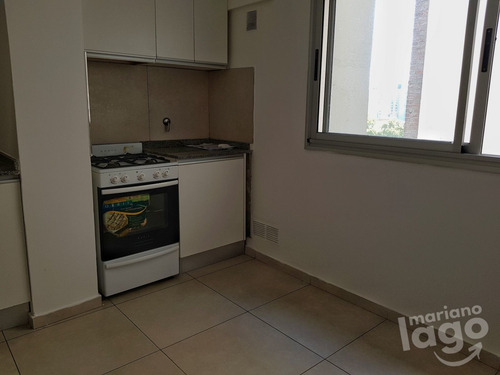 Imagen 16 de 18 de Departamento En Venta De 2 Dormitorios C/ Cochera En Centro