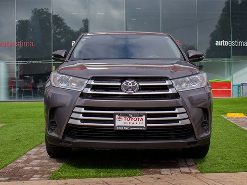 Imagen 8 de 14 de Toyota Highlander Le 2018