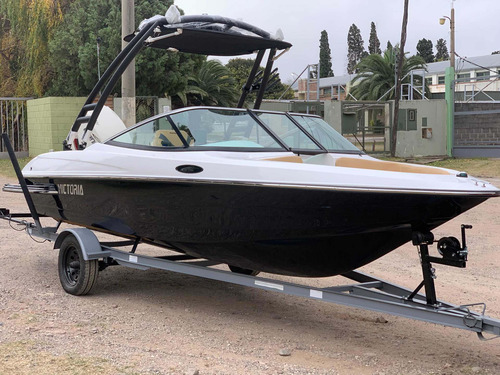 Imagen 10 de 15 de Lancha Victoria Open Wake Con 150 Hp Full Linea 2023