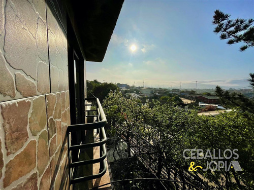 Casa En Venta De 7 Dorm. En Quilpué