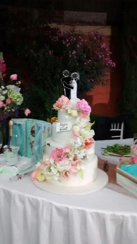 Imagen 3 de 3 de Figura De Novios Abrazados Para Pastel De Boda