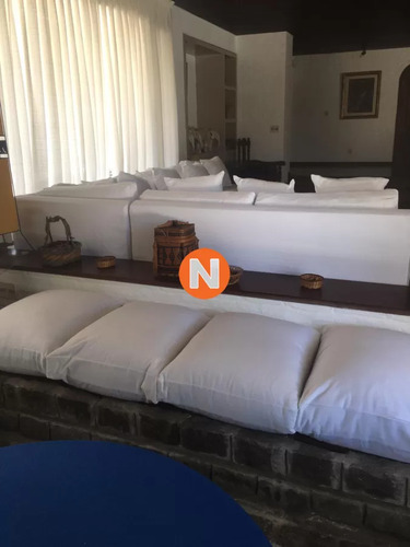 Residencia En Venta A Metros Del Mar En Solanas