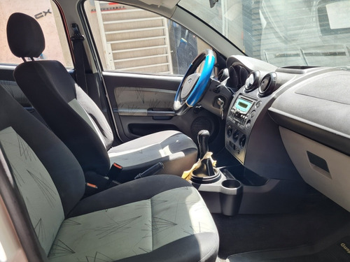 Imagen 11 de 15 de Ford Fiesta 2010 1.6 Ambiente Mp3
