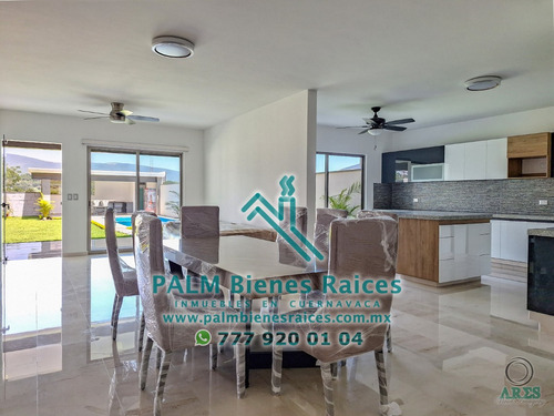 Casa Sola Con Alberca En Fraccionamiento Con Acceso Controlado, 4 Recámaras, 4.5 Baños, 3 Estacionamientos, Xochitepec, Morelos
