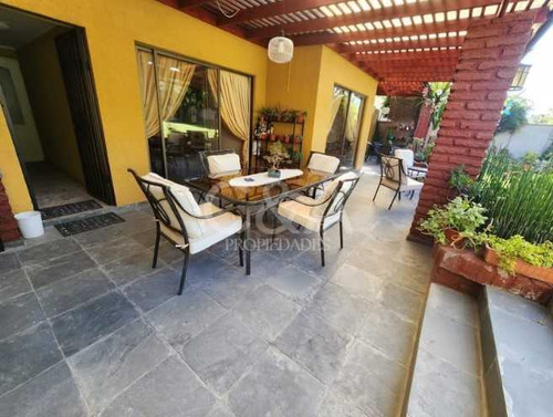Casa Con Gran Patio, Excelente Ubicacion 5dor (71237)