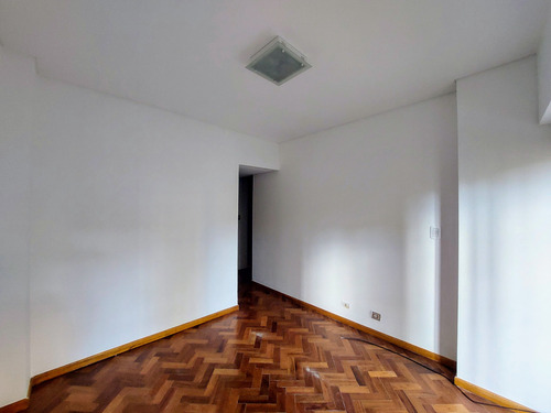 Departamento En Alquiler Con Cochera En Flores
