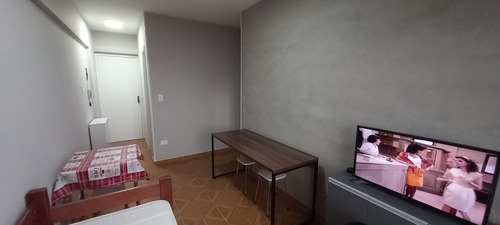 Apartamento De 01 Dormitório Com Vaga De Garagem Coberta !!!