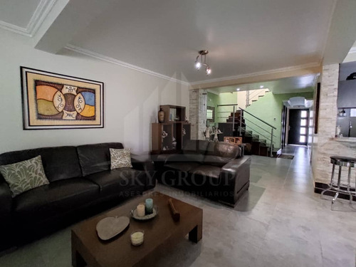 Imagen 5 de 22 de Yosmar & Fernando Venden Townhouse En El Rincón, Res. Villa Orense. Lemth - 158 Solo Clientes