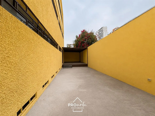 Oficina En Arriendo 685 M Útiles En Ñuñoa