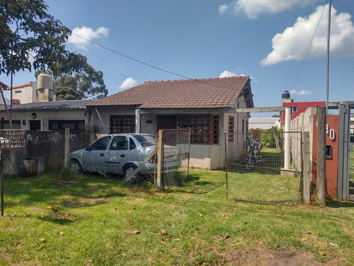 Latorre Prop. Vende Casa  En Barrio Los Pinares