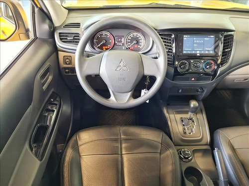 Mitsubishi L200 Triton 2.4 16v Turbo Diesel Savana Gls cd 4x4 Automático