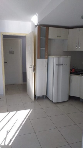 Imagem 6 de 9 de Studio Para Alugar, 47 M² Por R$ 900,00/mês - Centro - Curitiba/pr - St0017