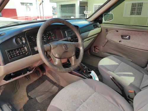 Volkswagen Santana 2000 1.8 4p Gasolina
