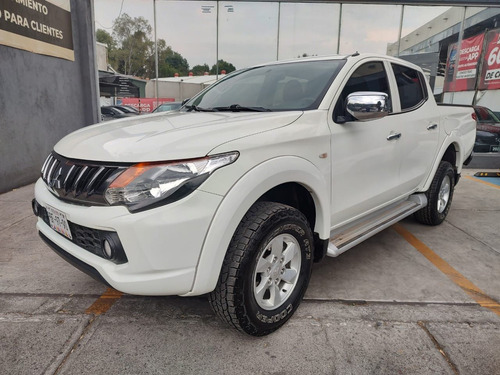 Mitsubishi L200 2.4 Cabina Doble 4x2 Mt