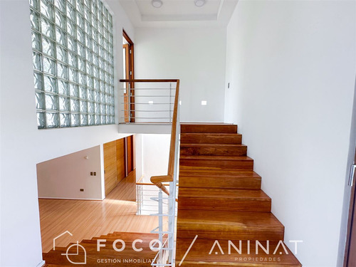 Casa En Venta De 6 Dorm. En Lo Barnechea