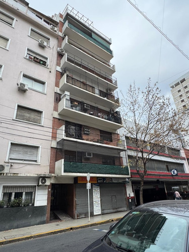 3 Ambientes Piso Alto En Excelente Estado, Baño Y Pisos A Nuevo.