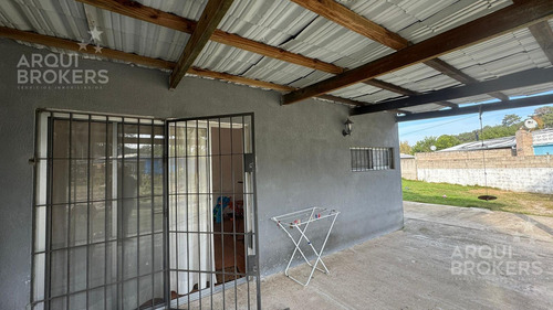 Casa De Tres Dormitorios En Alquiler En La Floresta