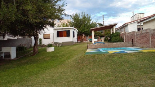 Casa En Venta - 2 Dormitorios 1 Baño - 170mts2 - Villa Carlos Paz